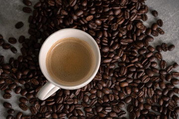 Kaffeetasse mit Kaffeebohnen
