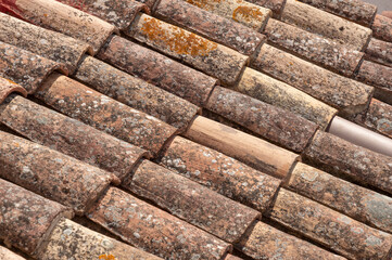 image of a portion of the roof with old tiles deteriorated by time