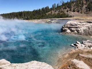 hot springs in yellowstone national park