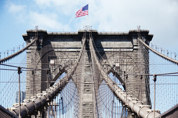Fototapeta premium USA, NEW YORK: Scenic cityscape view on the Brooklyn Bridge 