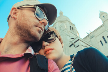 couple on a background of Basilica of the Sacre Coeur