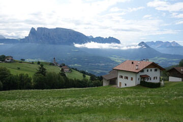 Obraz premium Haus bei Mittelberg auf dem Ritten