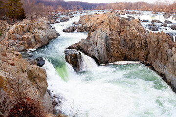 Whitewater rapids and waterfalls on the Potomac River at Great Falls Park, Virginia, USA