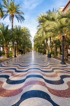 Paseo de la Explanada in Alicante 