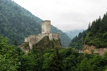Fototapeta premium Zil Kale, ancient Byzantine castle among the Pontine mountains in Turkey