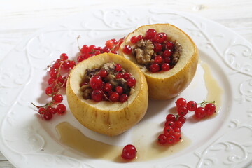 Baked apples with honey