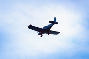 The plane shows tricks in the sky. 