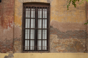 Obraz premium Old window with iron bars.