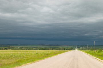 Fototapeta na wymiar road to a stormy sky