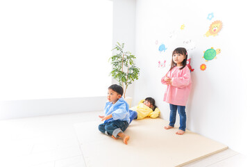 幼稚園・保育所・こども園で楽しく過ごす可愛い子供たち