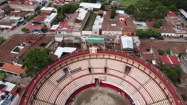 Toma aerea de la plaza de toros alberto balderas en autlan de navarro jalisco