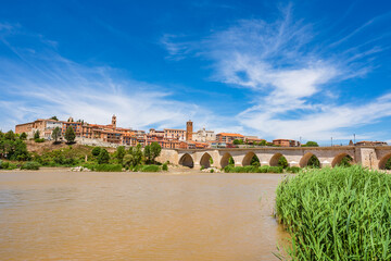 Obraz premium Panoramic view of historical city Tordesillas in Valladolid, Castilla y León, Spain