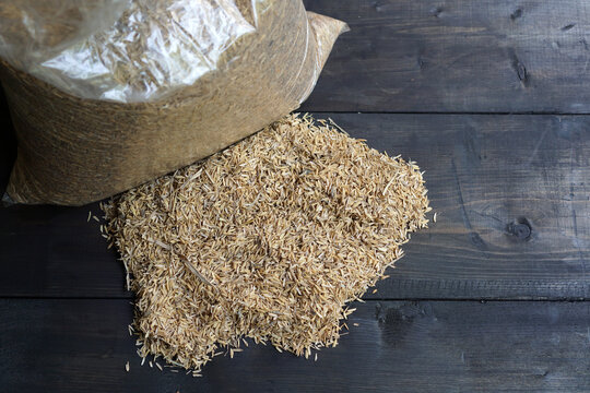 Rice husks or rice hulls are one of the best growing media for gardeners.             