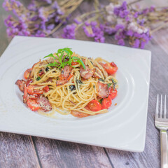 spaghetti with tomato sauce and basil