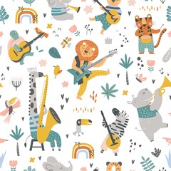 Naadloze kinderachtig patroon met cartoon jungle dieren spelen op verschillende instrumenten. Creatieve kindertextuur voor stof, verpakking, textiel, behang, kleding.