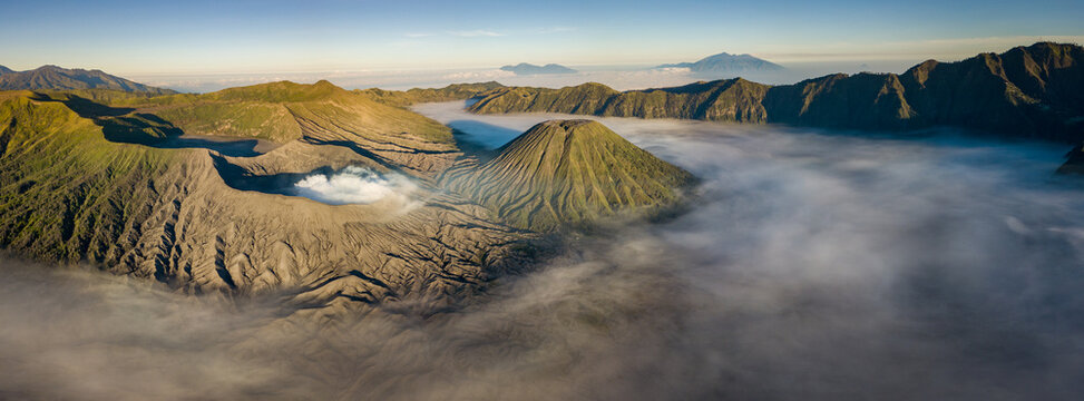 Mount Bromo at sunrise, Bromo-Tengger-Semeru National Park, East Java, Indonesia