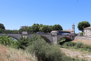 Le pont colonel de Chabrieres sur la riviere le Lez a l'entree de la ville, ville de Bollene, departement du Vaucluse, France