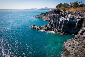Obraz premium Jungmun Daepo Coast and Jusangjeolli Cliff. Cliff is a spectacular volcanic rock formation at the southern coast of Jeju Island, South Korea. Created when lava from Hallasan Mount erupted into the sea