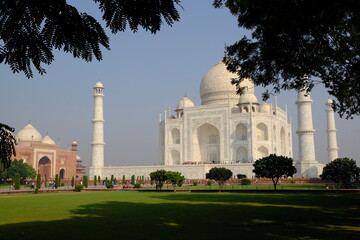 Fototapeta na wymiar India Agra - Taj Mahal and Mosque Taj Mahal panoramic view