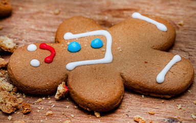ginger bread men cookies on rustic table