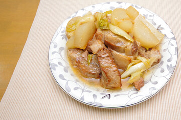 豚肉と大根の煮込み