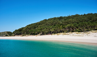 Clear water and white sand beach in Cies Islands