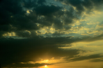 Sonnenuntergang , Dorf in Thailand