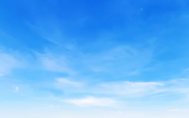 Deurstickers blauwe lucht met wolken © sumroeng