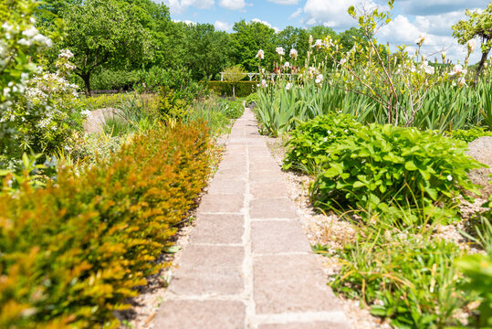 52+ Gartenanlagen Fotos, Suchen sie in 2.961.741 stockfotos und
