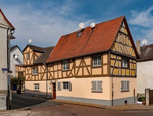 Fototapeta na wymiar Fachwerkhaus in der Altstadt von Wölfersheim in Hessen, Deutschland 