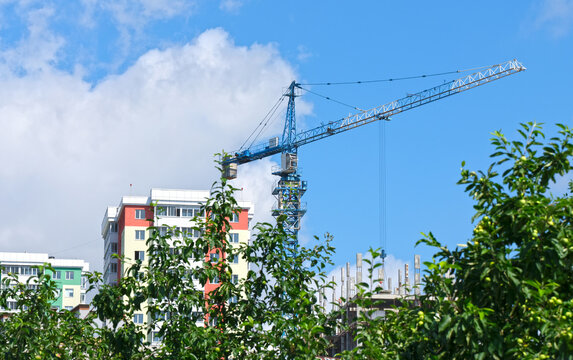 Crane and Construction of a multistory building