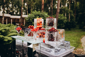 setting the wedding table with fruit in the garden