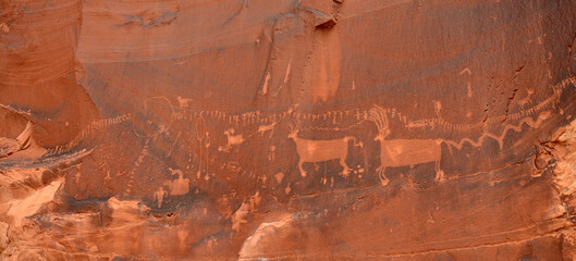  the ancient   processional panel of native american  petroglyphs near bluff, utah        - obrazy, fototapety, plakaty