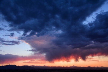 Obraz na płótnie Canvas Dramatic sunset and Virga clouds over the front range of the Rocky Mountains, as seen from Broomfield, Colorado 