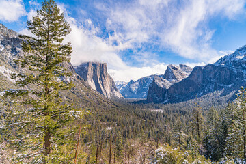 Fototapeta na wymiar Yosemite State Park - Winter Season