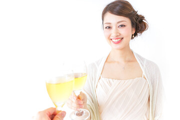 お酒を飲む女性