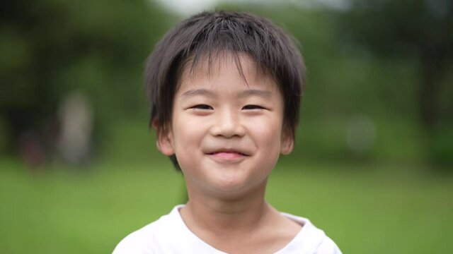 笑顔の男の子