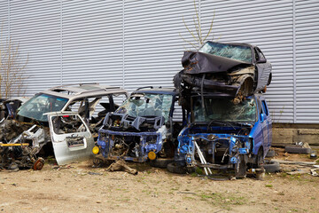 Obraz premium Dump of broken, old cars. Cars for recycling.