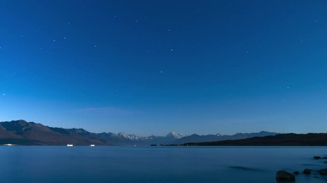 Lake Pukaki and Aoraki from dusk to night, stars in night sky, time lapse