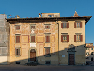 Fototapeta premium Piazza dei Cavalieri in der Altstadt von Pisa in der Toskana in Italien 