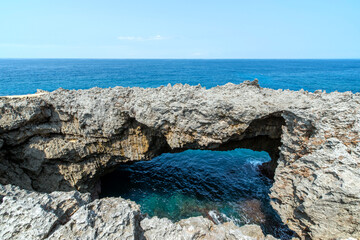 鹿児島県　沖永良部島のフーチャ　潮吹き上げ洞窟