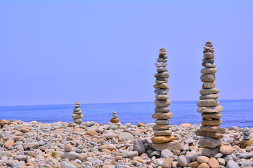 동해안 바닷가의 돌탑