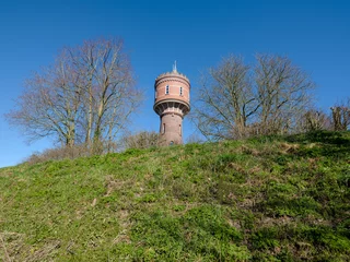 Fototapeten De oude watertoren in Zaltbommel is ontworpen door Jan Schotel en is gebouwd in 1905. © Holland-PhotostockNL