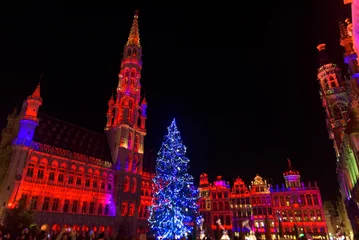 Fototapeten 2018 Light show of Christmas market at City Hall, Grand-Place, Brussels, Belgium © momo11353