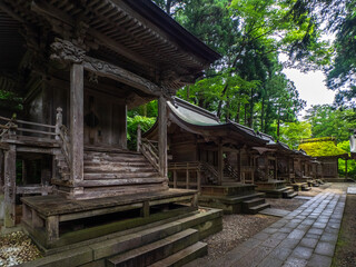 Fototapeta na wymiar Auxiliary or subordinate shrines (Yahiko shrine, Yahiko, Niigata, Japan)