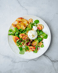 Figs and burrata salad