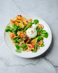 Figs and burrata salad