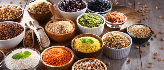 Composition with different kinds of dry food products