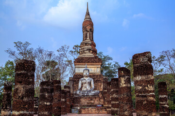 Fototapeta premium Pagoda Buddha statue at Sukhothai historical park