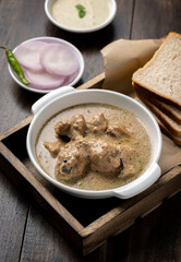 Obraz na płótnie Canvas cream chicken curry with bread for lunch